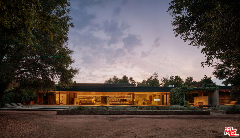 1090 Shokat Drive