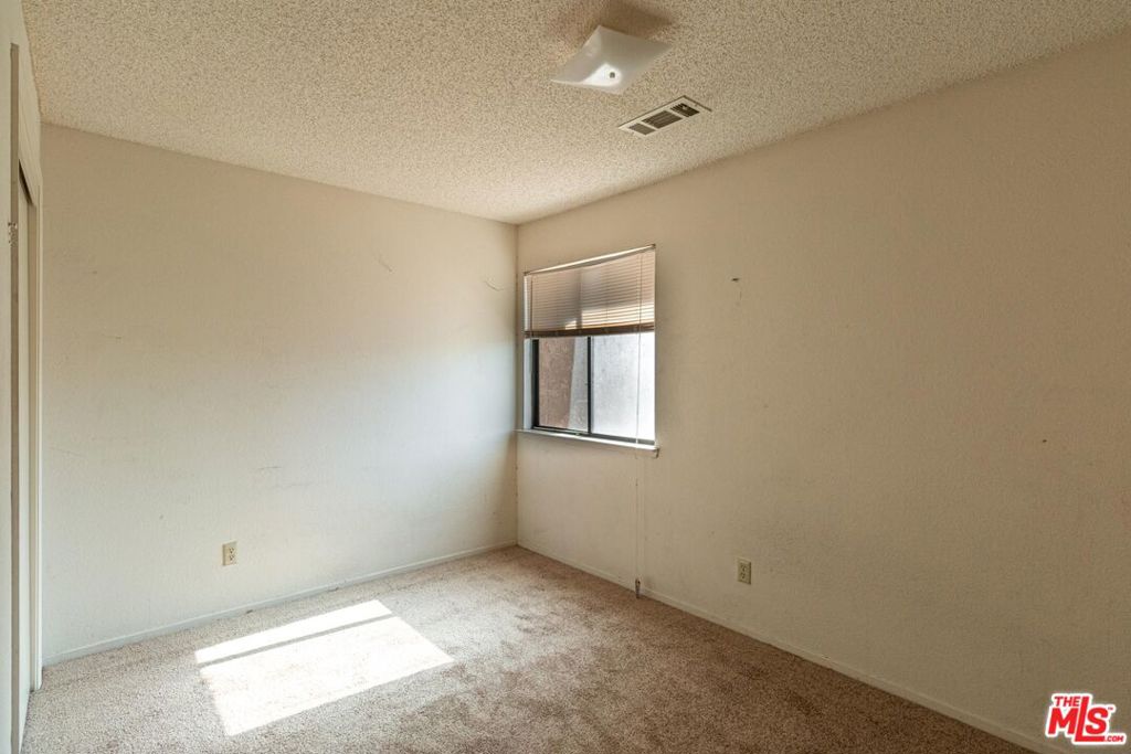 1217 W Avenue H4