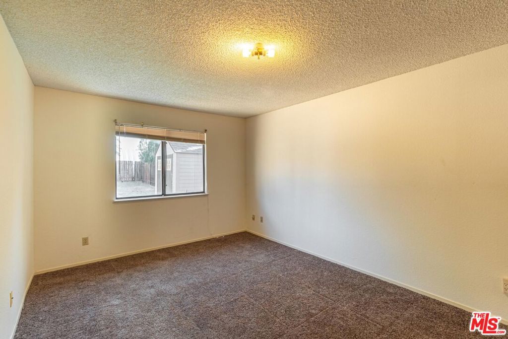 1217 W Avenue H4