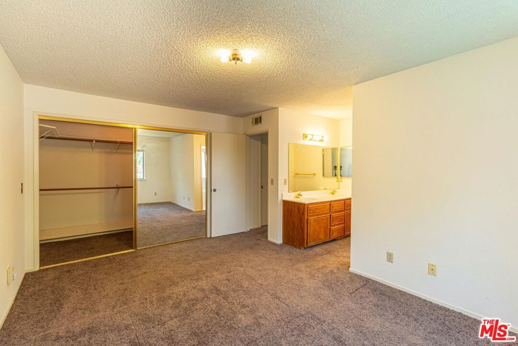 1217 W Avenue H4