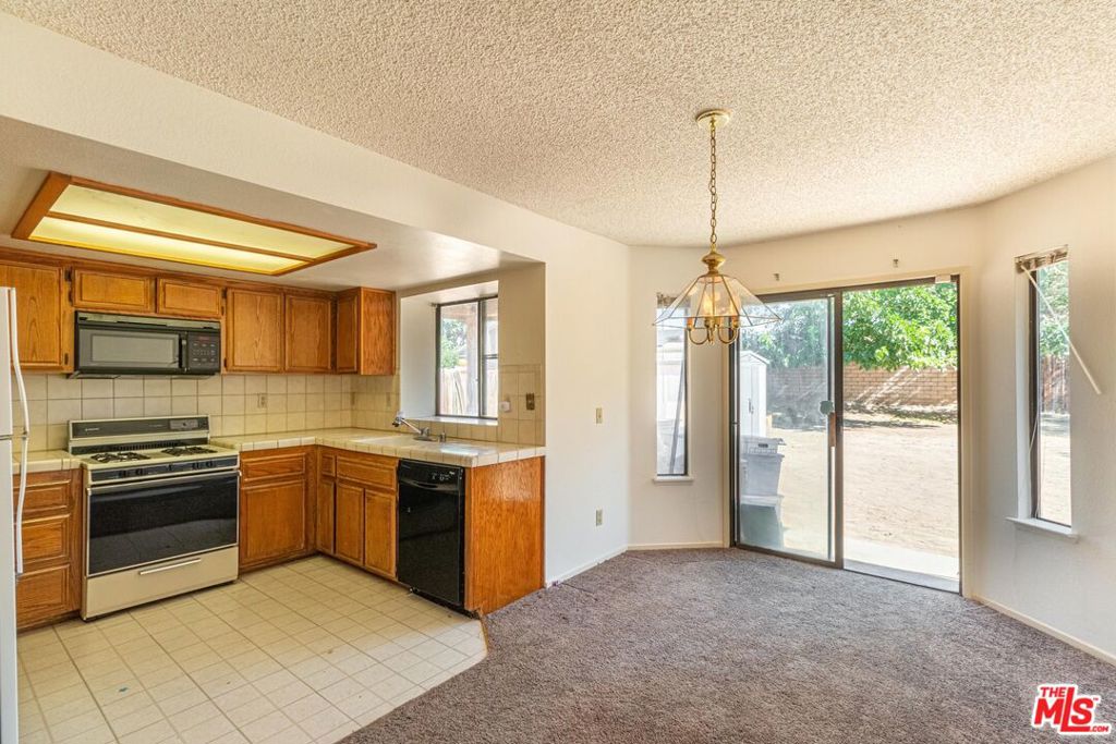 1217 W Avenue H4