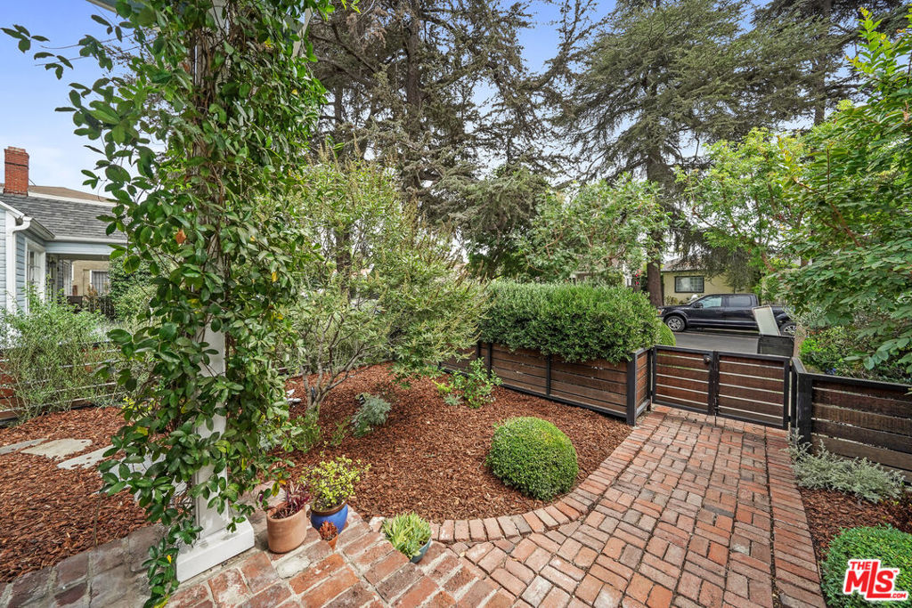 329 N Windsor Boulevard
