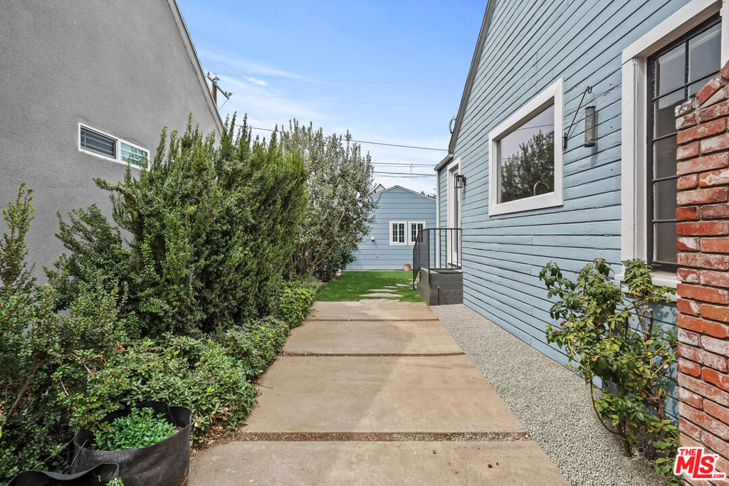 329 N Windsor Boulevard