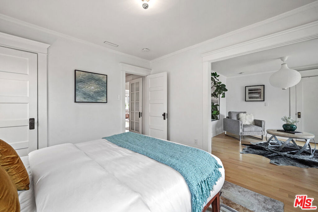 329 N Windsor Boulevard