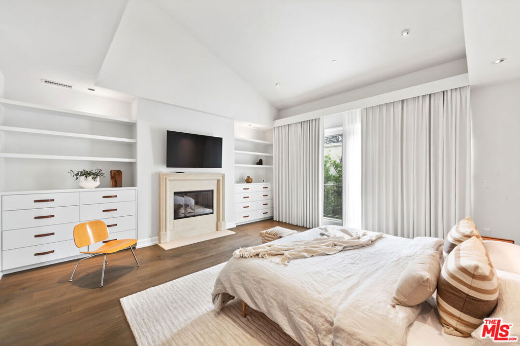 823 S Bundy Drive Unit: 112