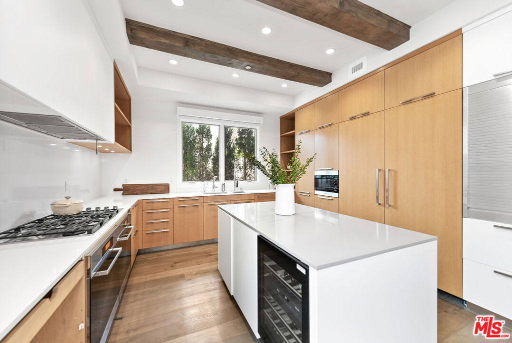 823 S Bundy Drive Unit: 112