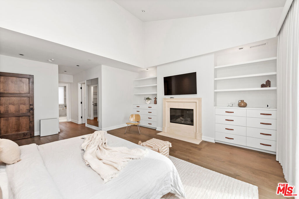 823 S Bundy Drive Unit: 112
