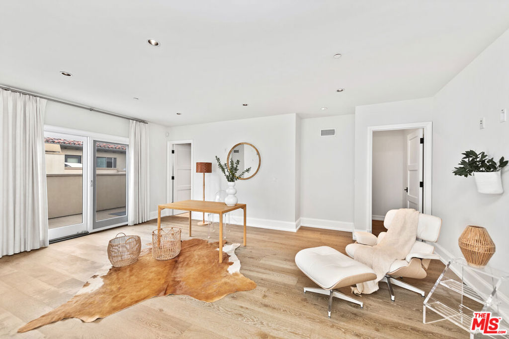 823 S Bundy Drive Unit: 112