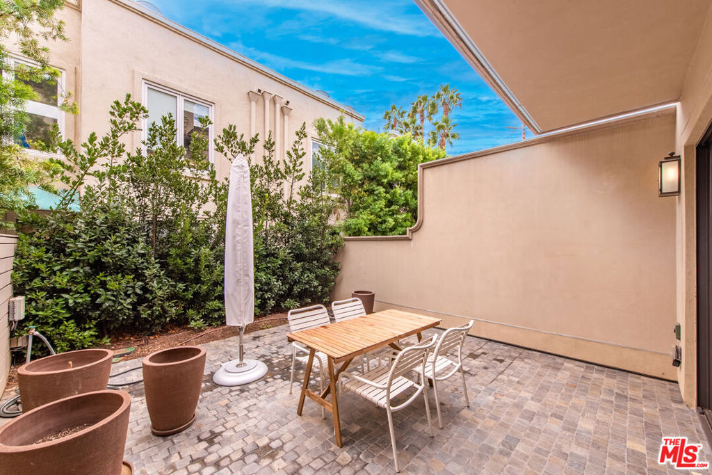 823 S Bundy Drive Unit: 112