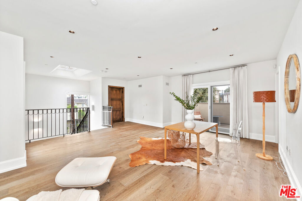 823 S Bundy Drive Unit: 112