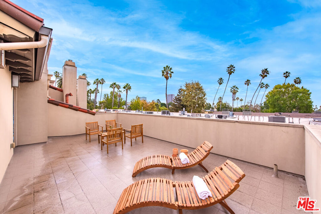 823 S Bundy Drive Unit: 112