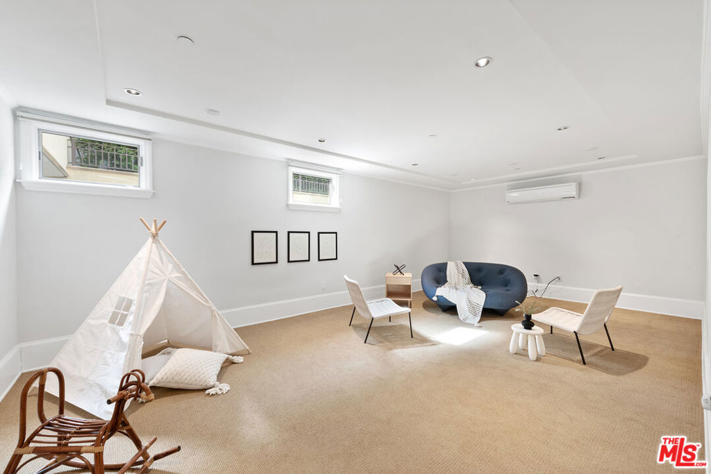 823 S Bundy Drive Unit: 112