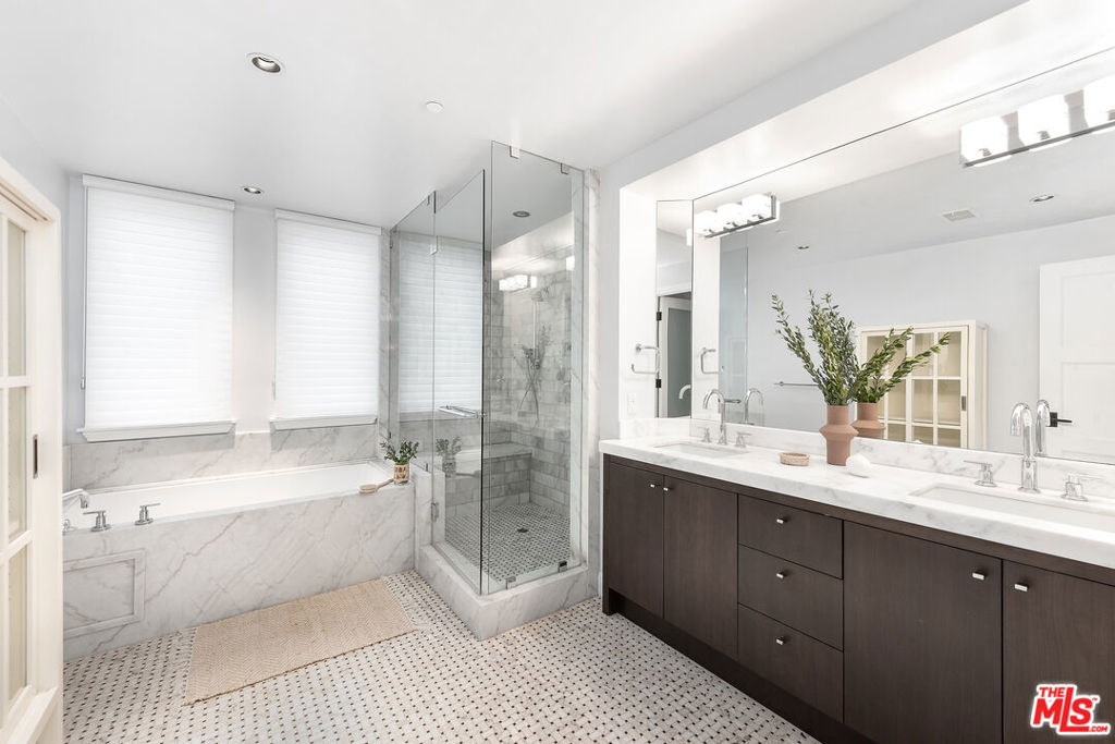 823 S Bundy Drive Unit: 112