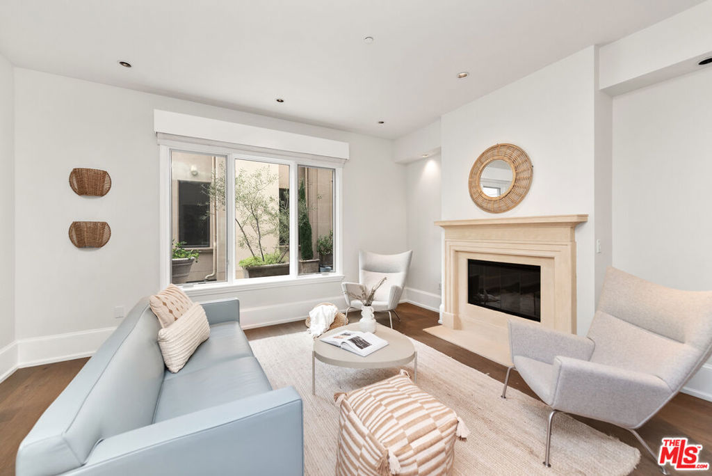823 S Bundy Drive Unit: 112