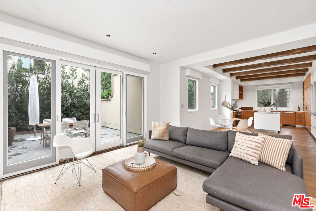 823 S Bundy Drive Unit: 112