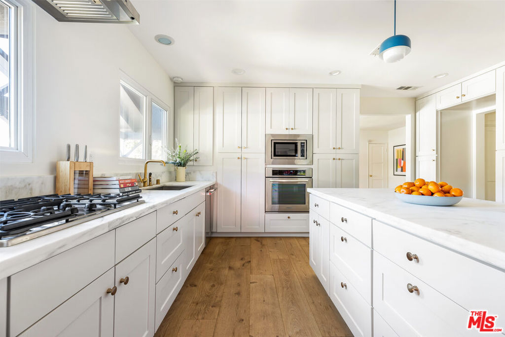5868 W 78th Street