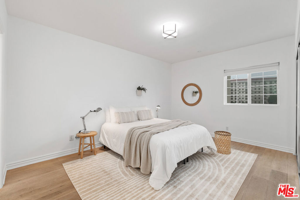 1135 Rexford Drive Unit: PH 404
