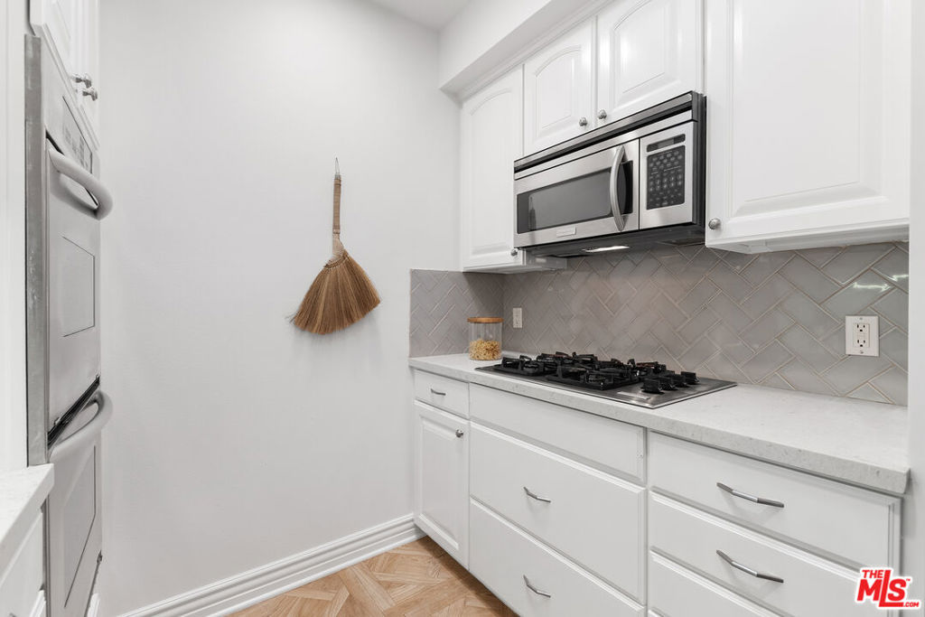 1135 Rexford Drive Unit: PH 404