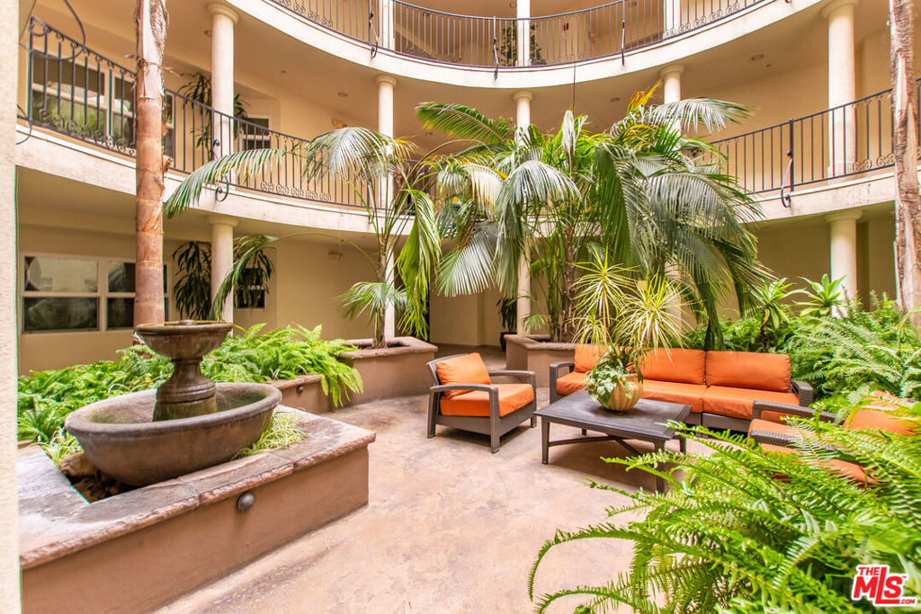 1135 Rexford Drive Unit: PH 404