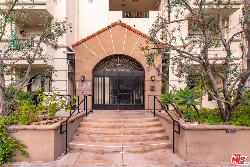 1135 Rexford Drive Unit: PH 404
