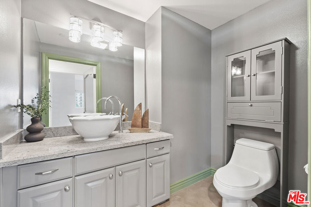 1135 Rexford Drive Unit: PH 404