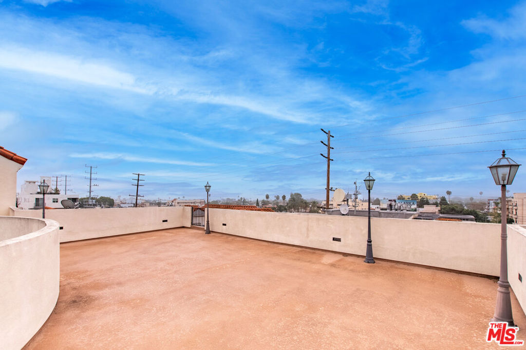 1135 Rexford Drive Unit: PH 404
