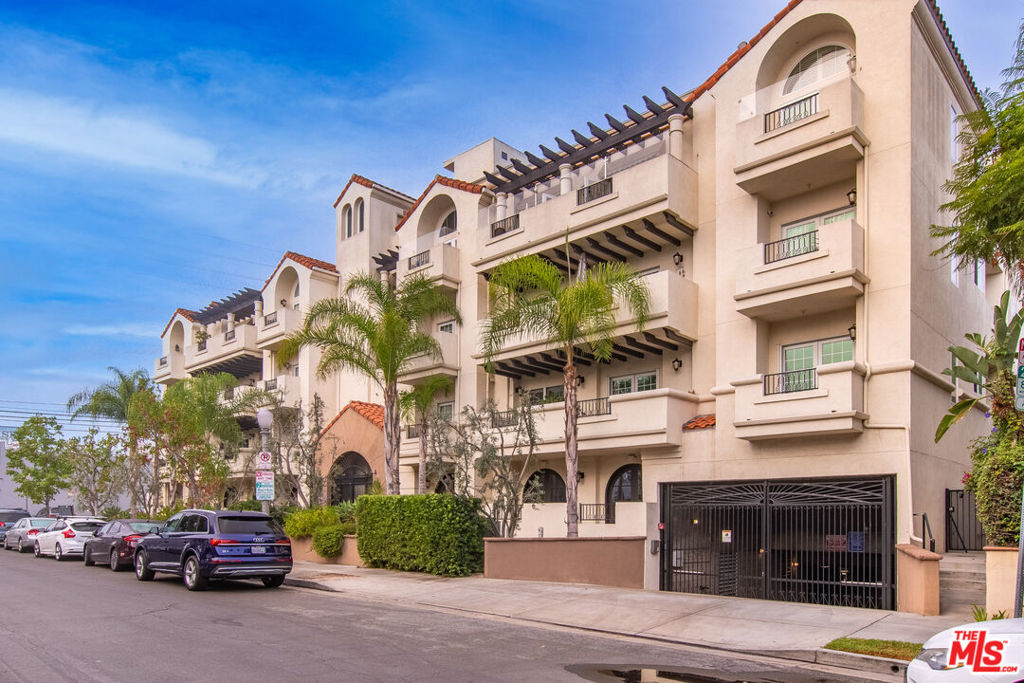 1135 Rexford Drive Unit: PH 404