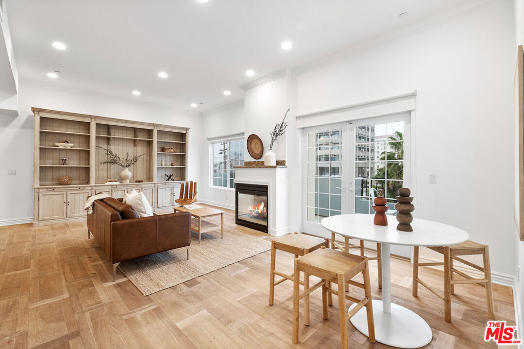 1135 Rexford Drive Unit: PH 404