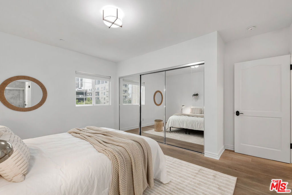 1135 Rexford Drive Unit: PH 404