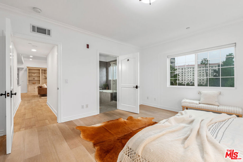 1135 Rexford Drive Unit: PH 404