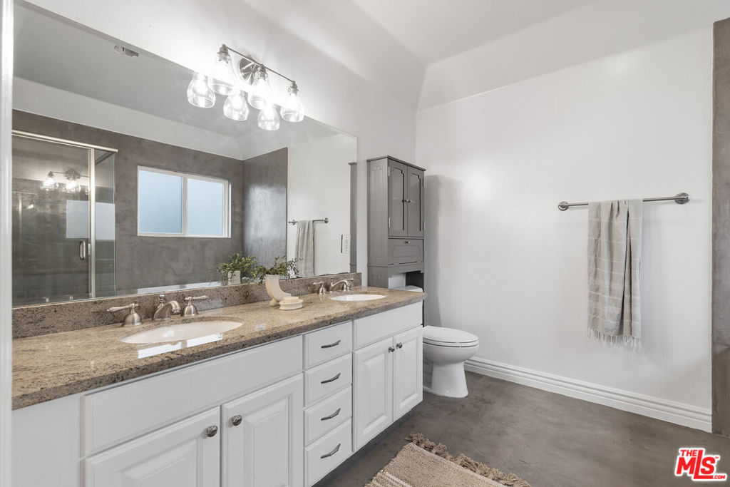 1135 Rexford Drive Unit: PH 404