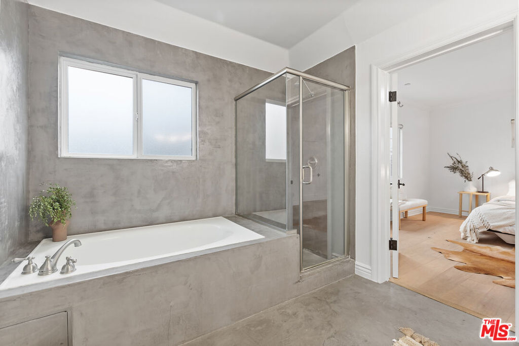 1135 Rexford Drive Unit: PH 404
