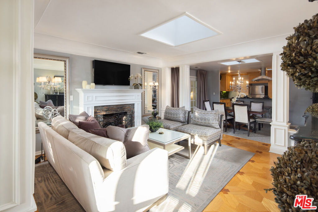 832 N Crescent Heights Boulevard