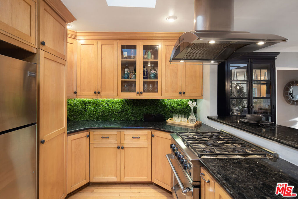 832 N Crescent Heights Boulevard