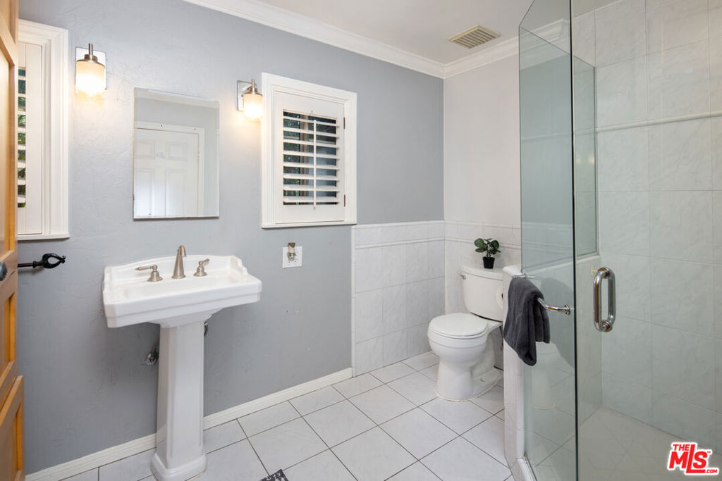 832 N Crescent Heights Boulevard