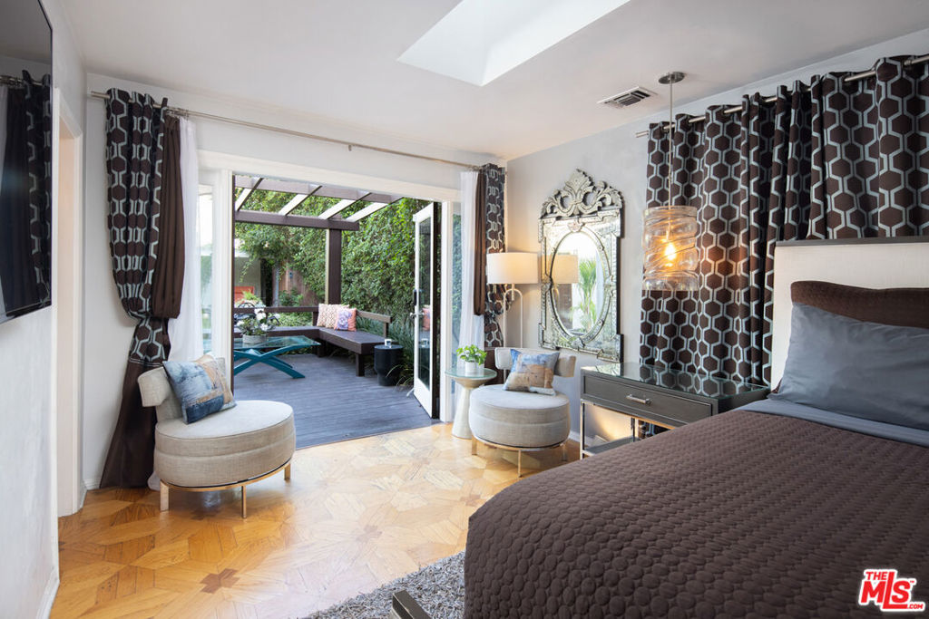 832 N Crescent Heights Boulevard