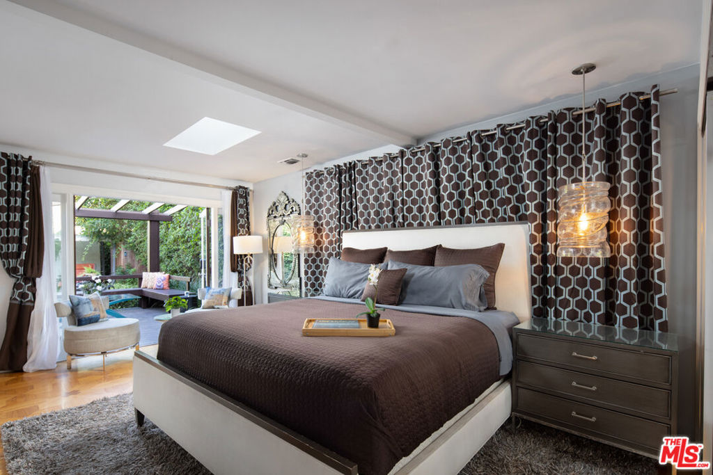 832 N Crescent Heights Boulevard