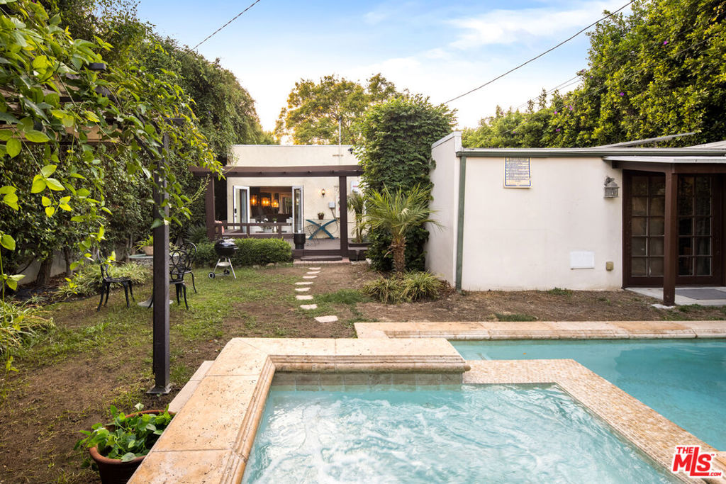 832 N Crescent Heights Boulevard