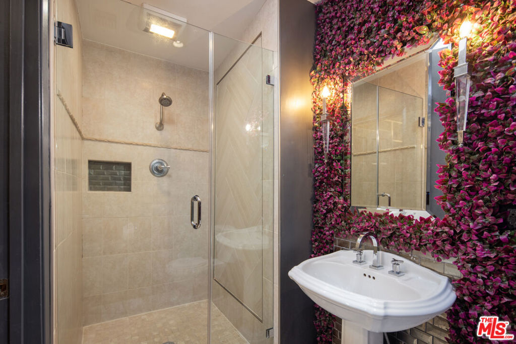 832 N Crescent Heights Boulevard