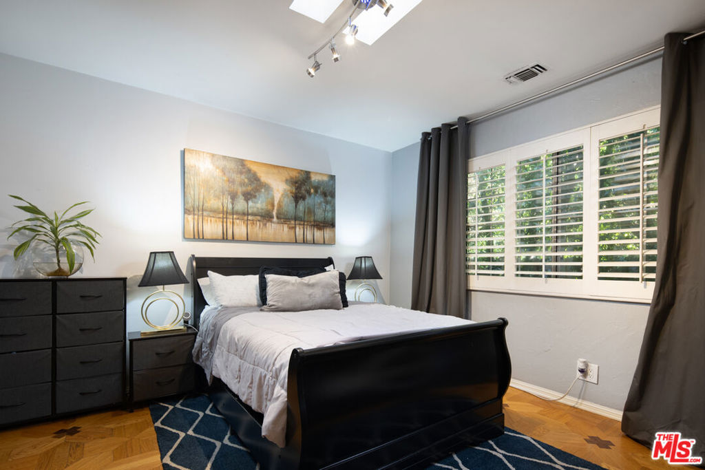 832 N Crescent Heights Boulevard