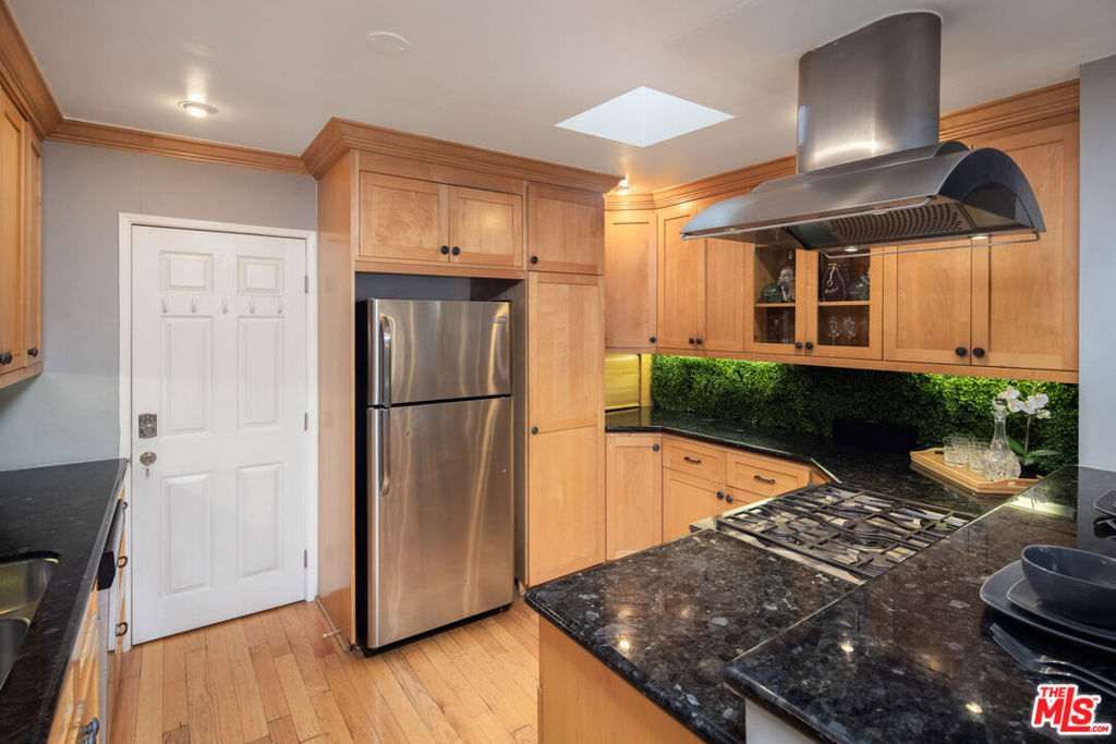 832 N Crescent Heights Boulevard