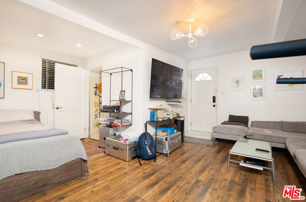 832 N Crescent Heights Boulevard