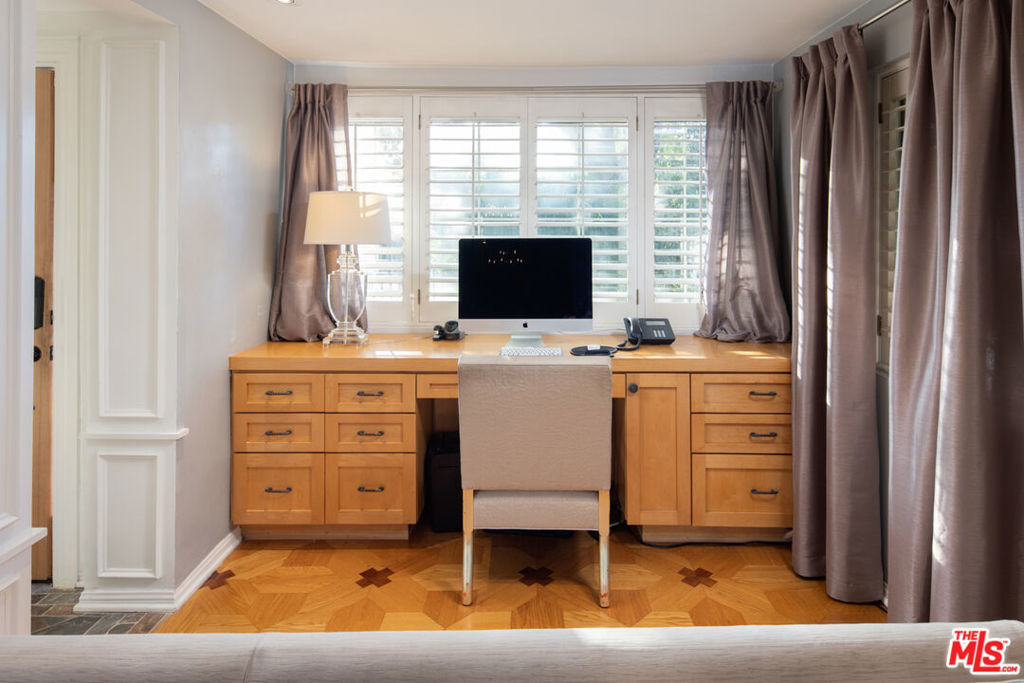 832 N Crescent Heights Boulevard