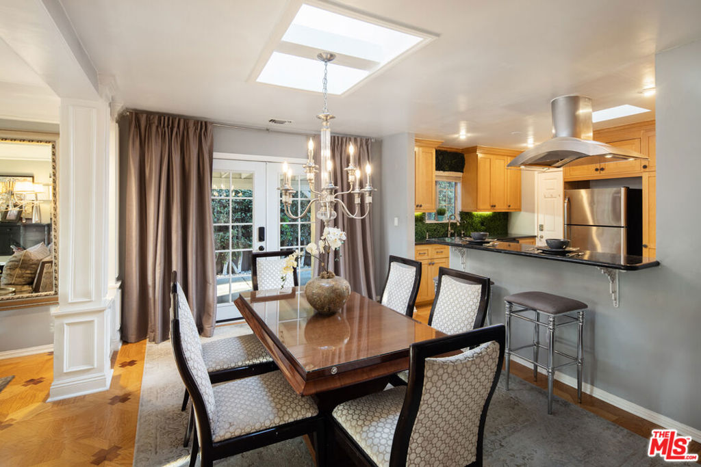 832 N Crescent Heights Boulevard