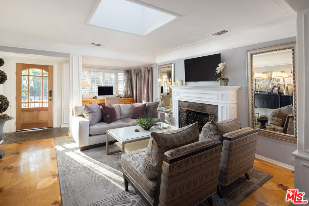 832 N Crescent Heights Boulevard