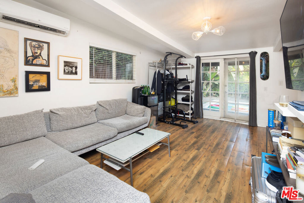 832 N Crescent Heights Boulevard