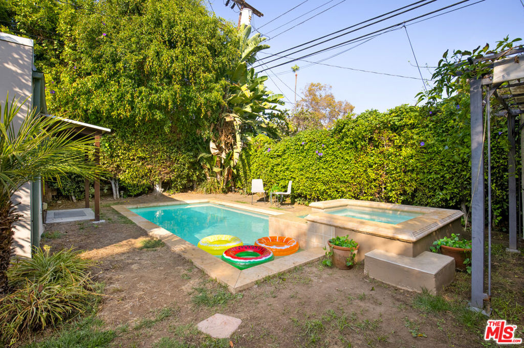 832 N Crescent Heights Boulevard