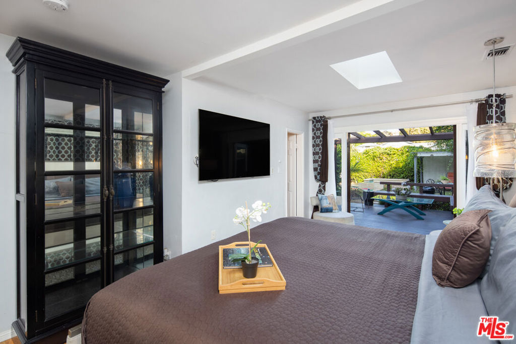 832 N Crescent Heights Boulevard