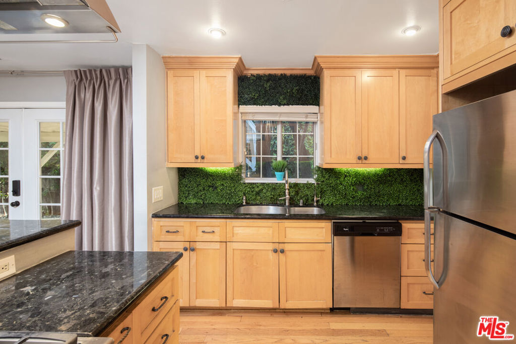 832 N Crescent Heights Boulevard