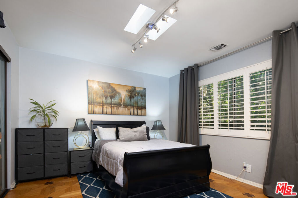 832 N Crescent Heights Boulevard